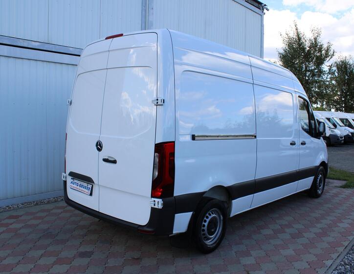 Mercedes-Benz Sprinter 4