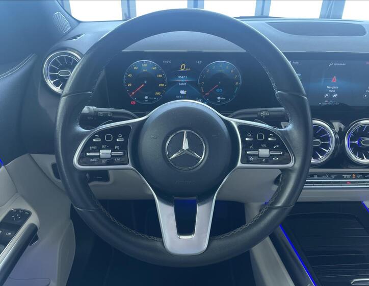 Mercedes-Benz GLA 10