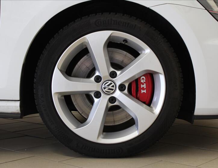 Volkswagen Golf 30