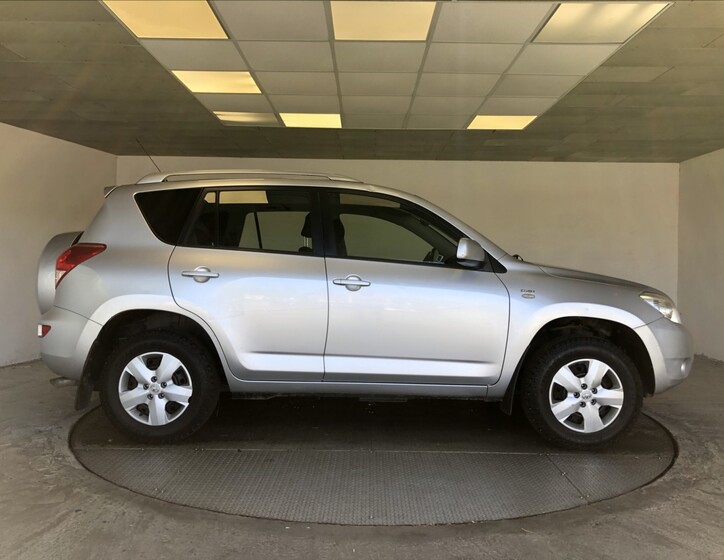 Toyota RAV4 8
