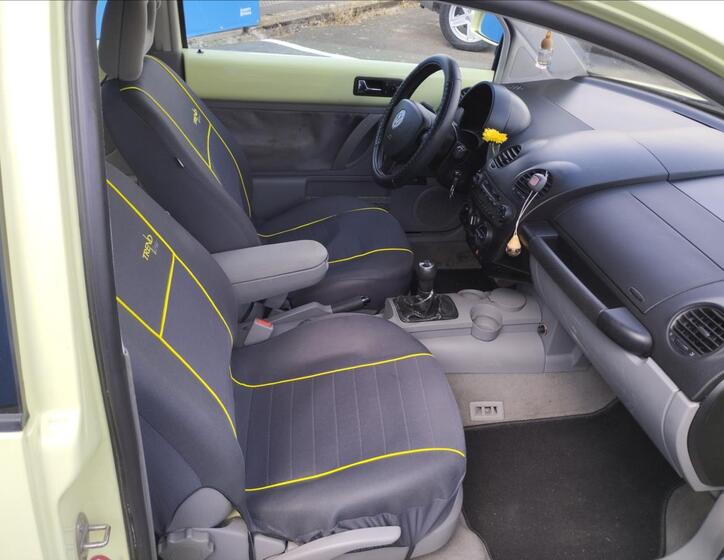Volkswagen New Beetle 8