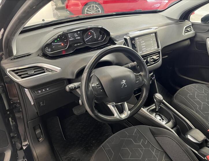 Peugeot 2008 6