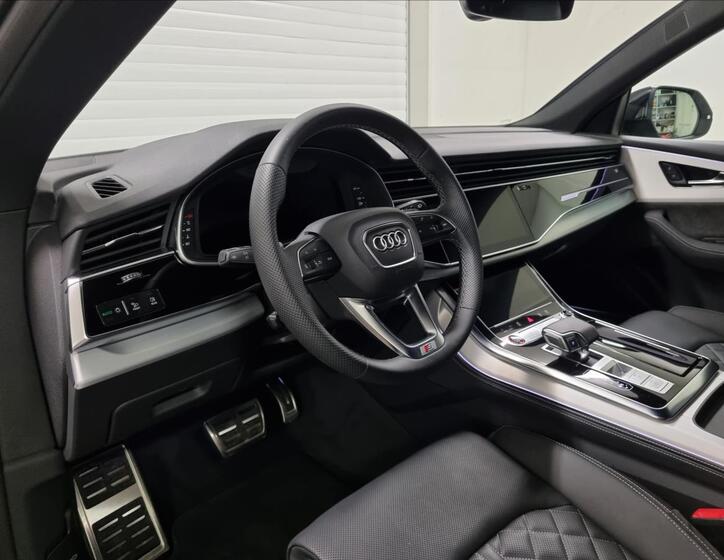 Audi SQ8 12