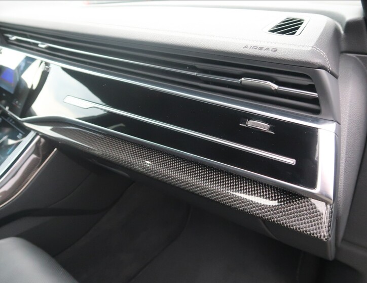 Audi Q8 27