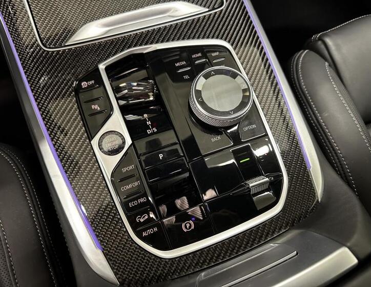 BMW X7 11
