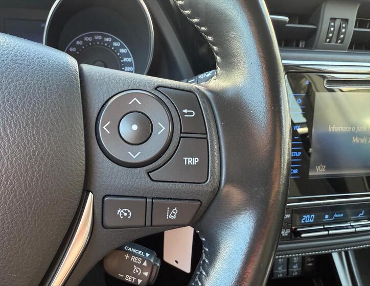 Toyota Auris 13