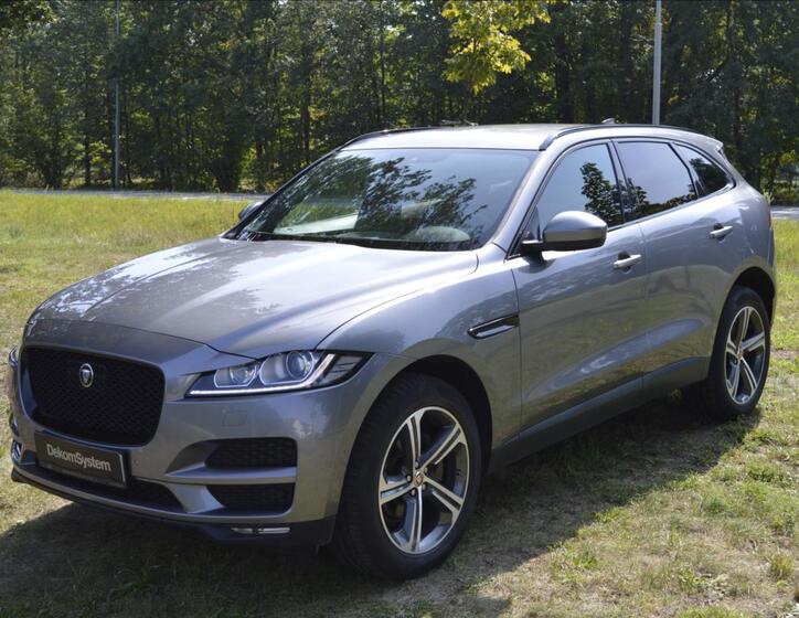 Jaguar F-Pace 1
