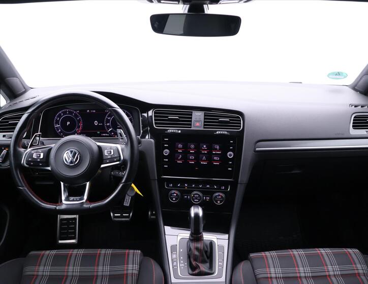 Volkswagen Golf 33