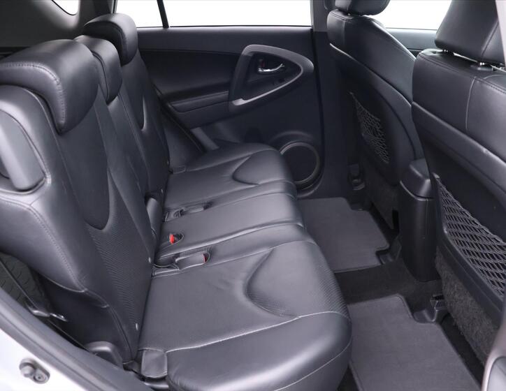 Toyota RAV4 13
