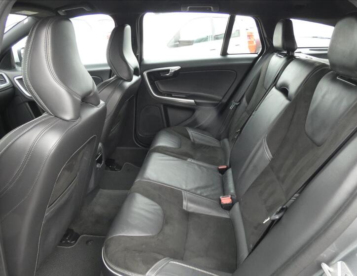 Volvo V60 11