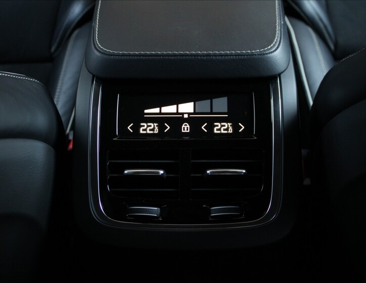 Volvo XC90 24