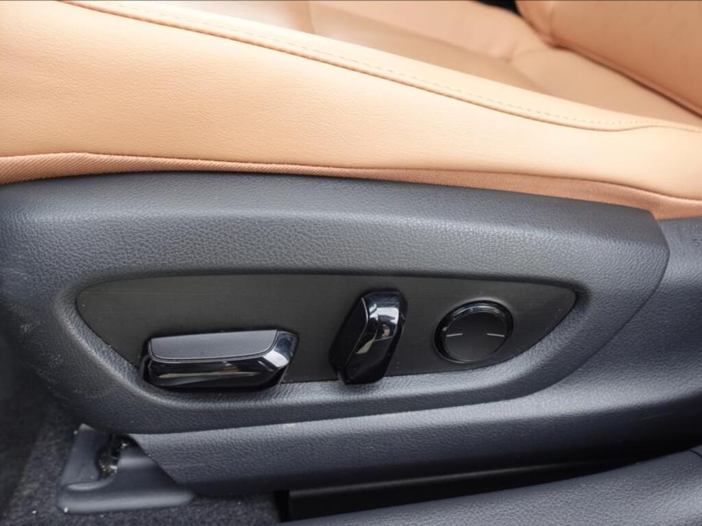 Lexus UX 250h 36