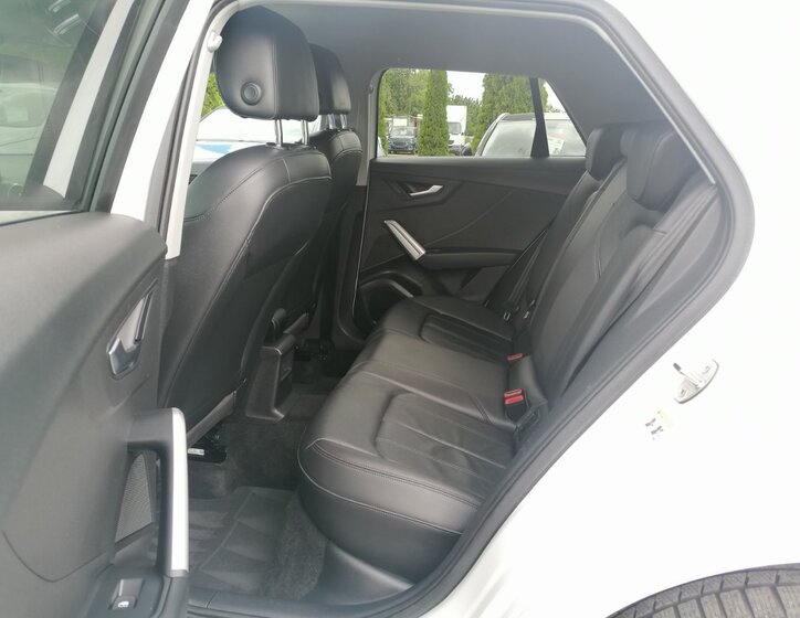 Audi Q2 12