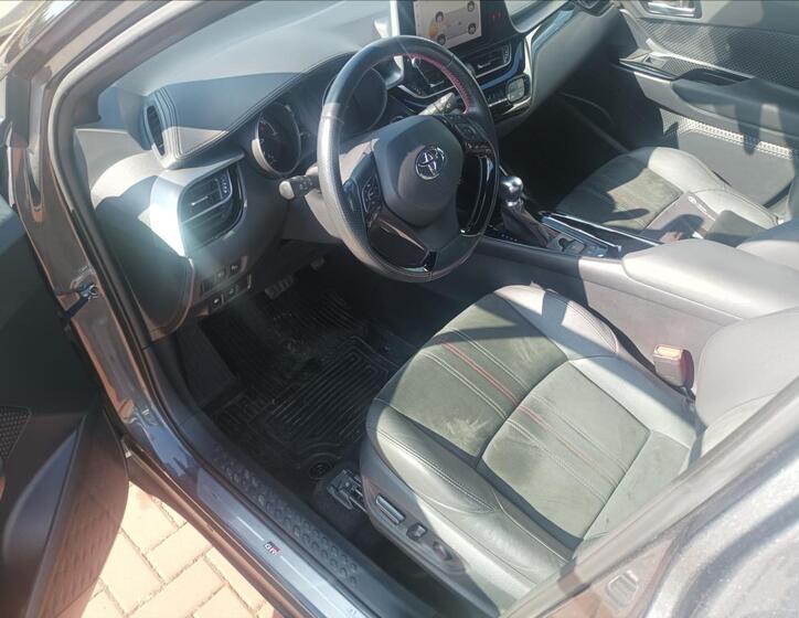 Toyota C-HR 9