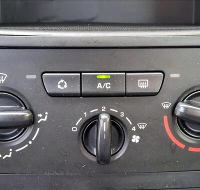 Peugeot 207 25