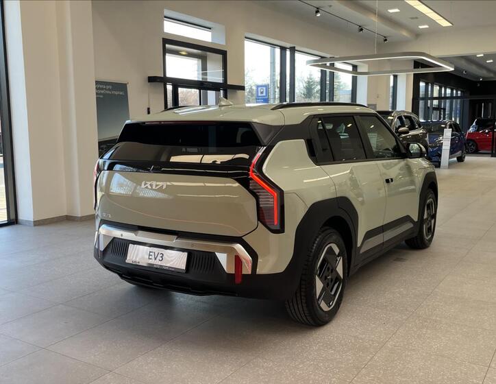 KIA EV3 5