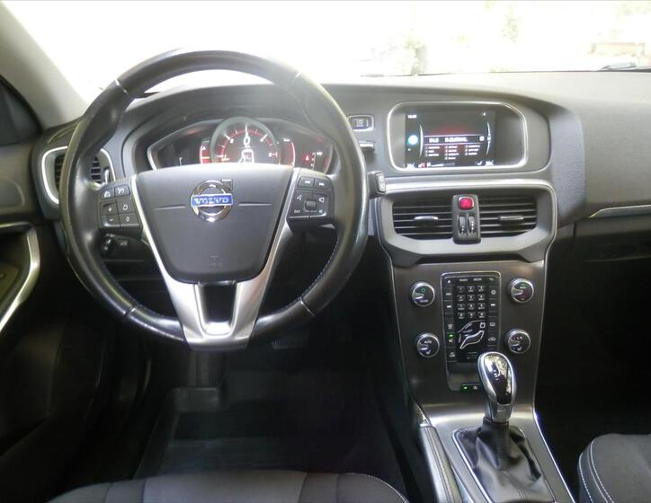 Volvo V40 17