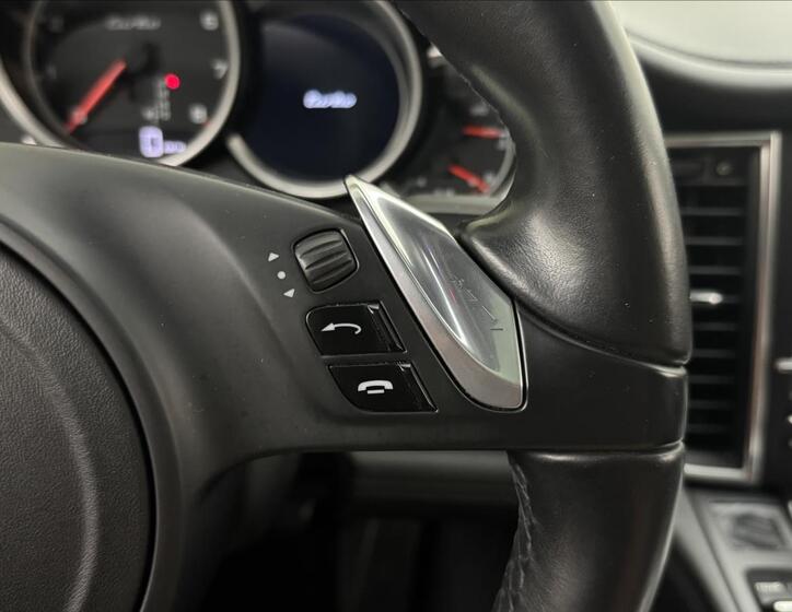 Porsche Panamera 12