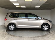 Volkswagen Touran 8
