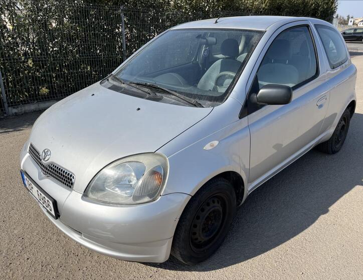 Toyota Yaris 1