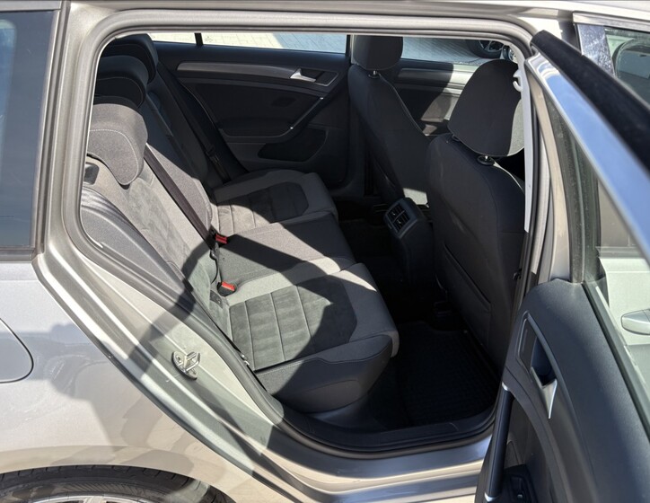 Volkswagen Golf 24