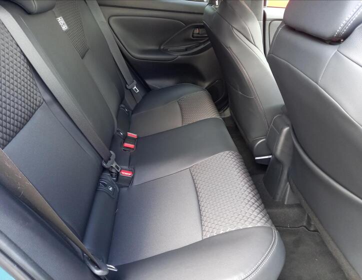 Toyota Yaris 9