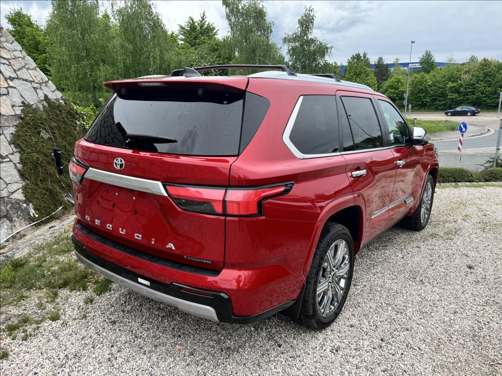 Toyota Sequoia
