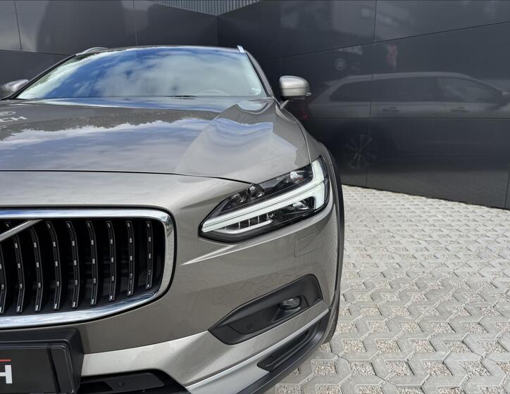 Volvo V90 25