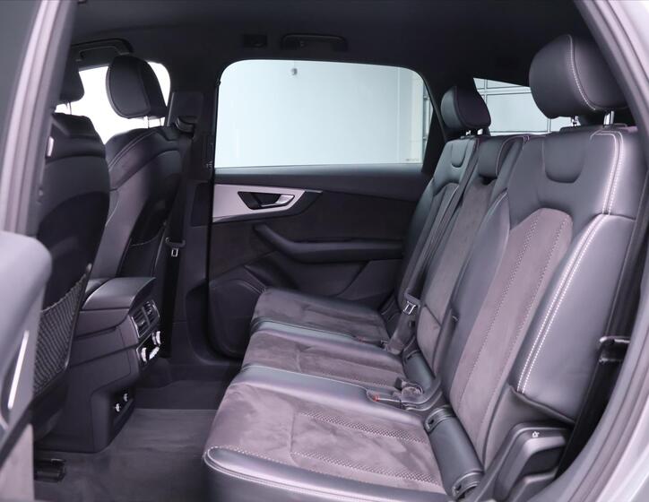 Audi Q7 18