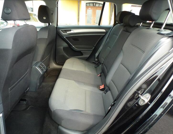 Volkswagen Golf 17