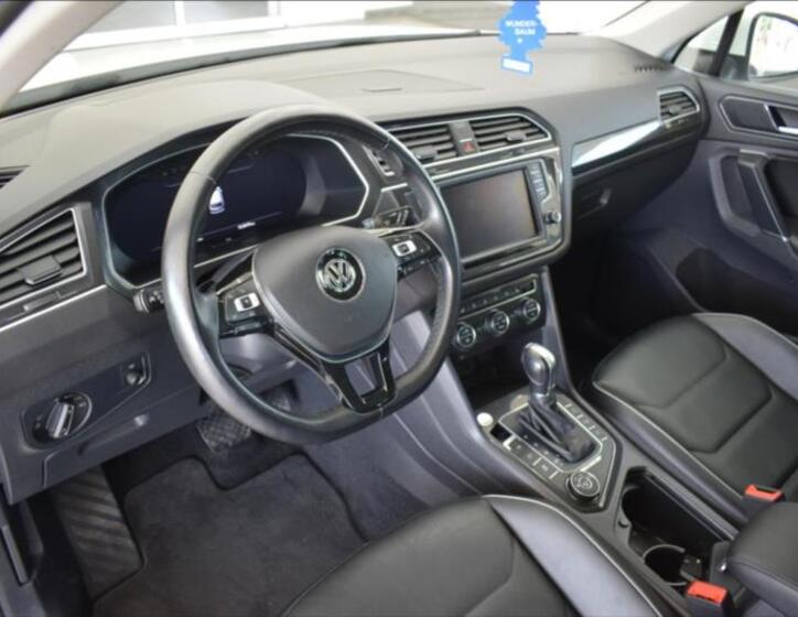 Volkswagen Tiguan 9