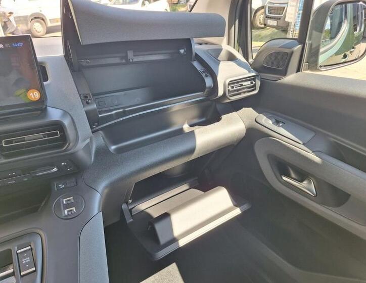 Peugeot Rifter 17
