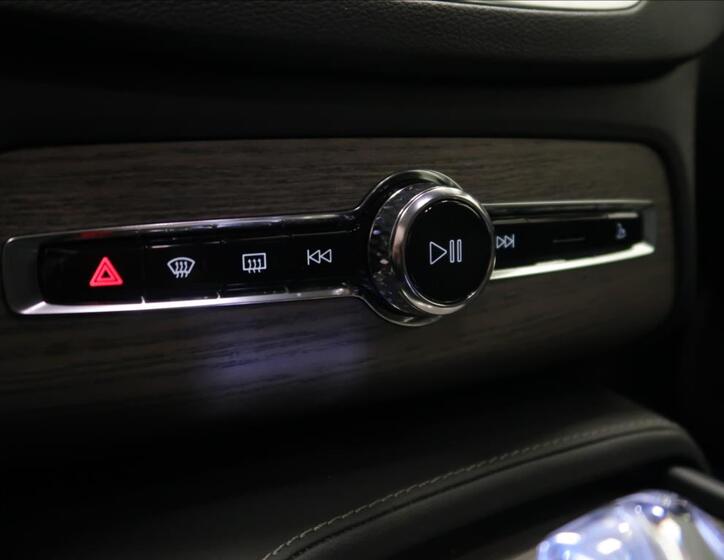Volvo XC90 30