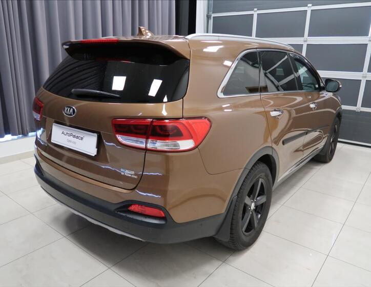 KIA Sorento 4