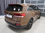 KIA Sorento 4