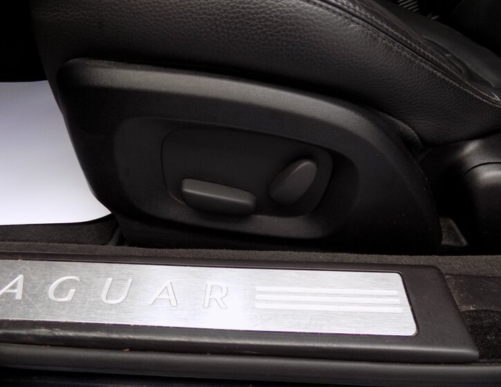 Jaguar XF 22