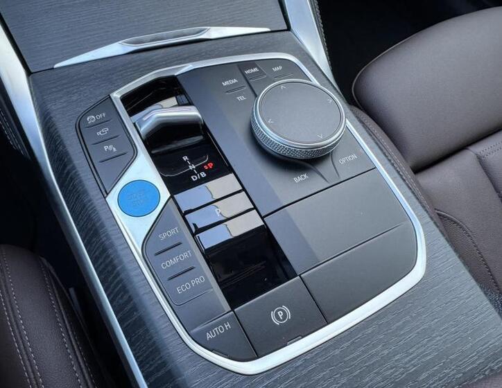 BMW i4 12