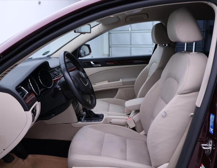 Škoda Superb 12