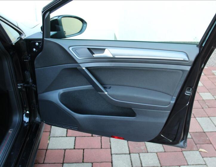 Volkswagen Golf 18
