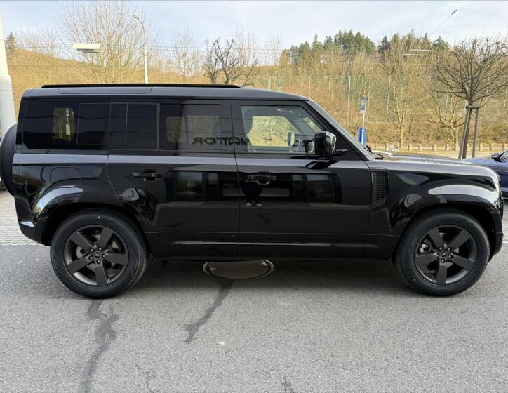 Land Rover Defender 6