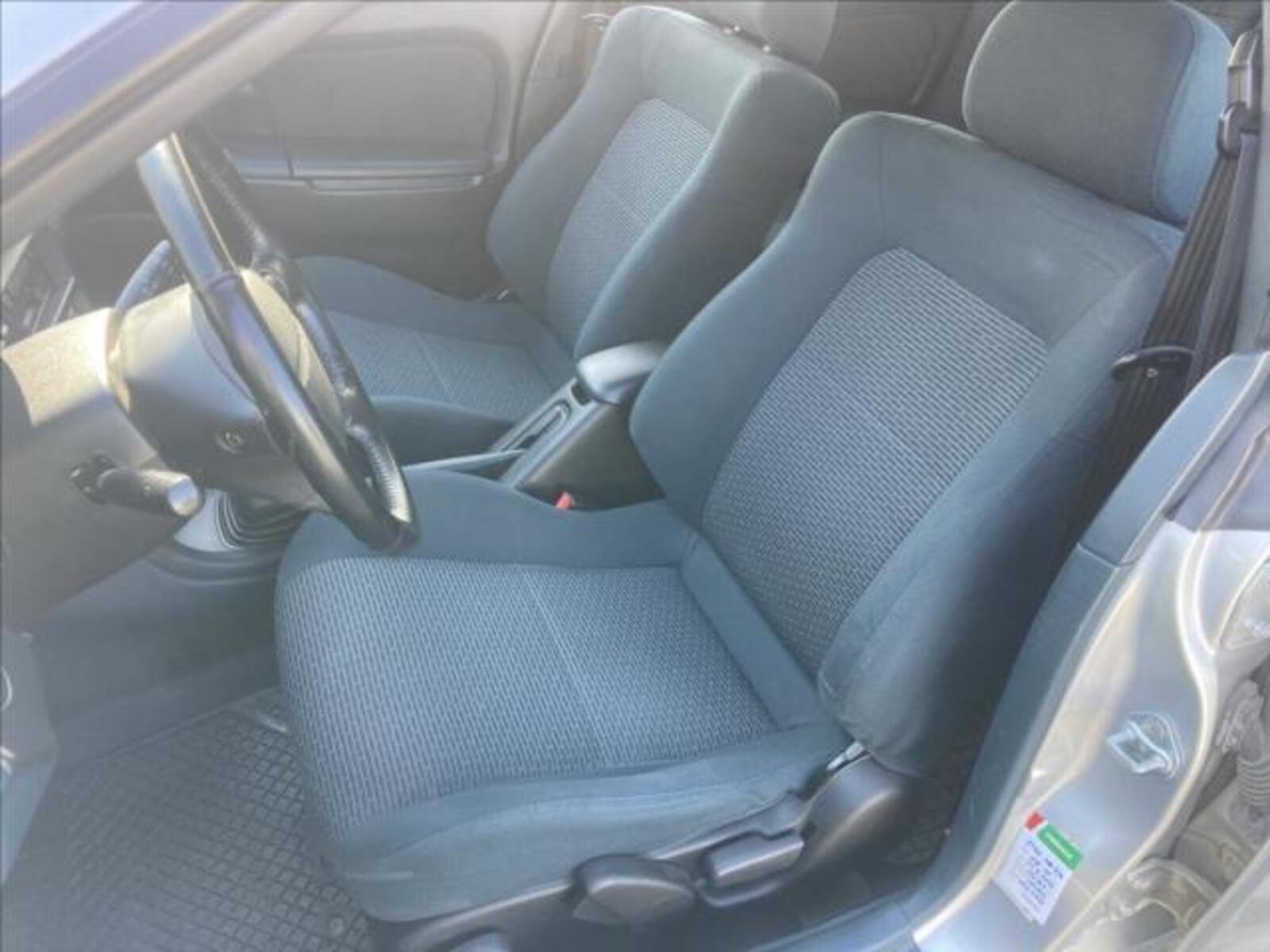Mazda 323 18