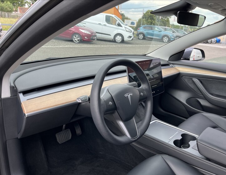 Tesla Model 3 20