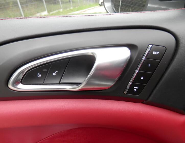 Porsche Cayenne 25