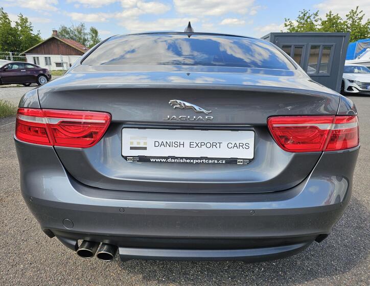 Jaguar XE 6