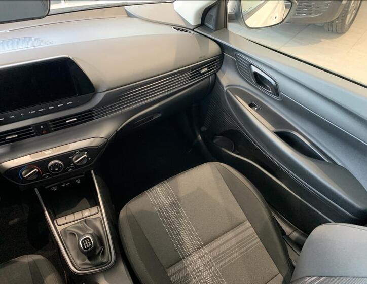 Hyundai i20 16