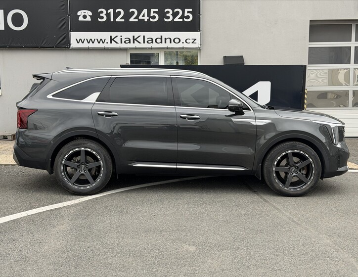 KIA Sorento 4