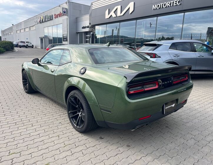 Dodge Challenger 4