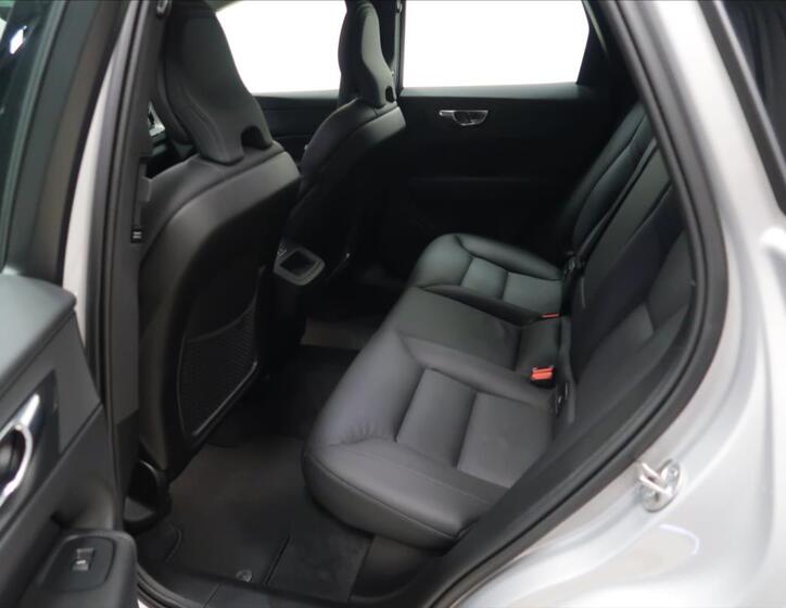 Volvo XC60 8