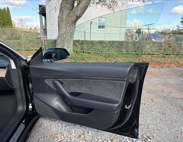 Tesla Model 3 28