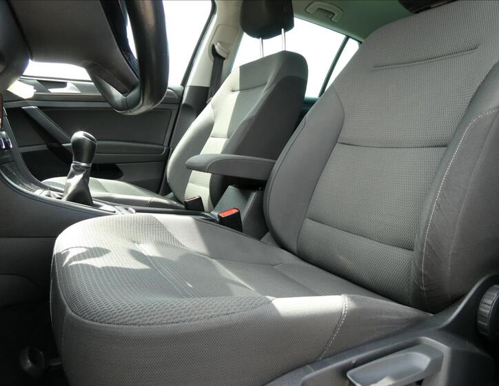 Volkswagen Golf 30